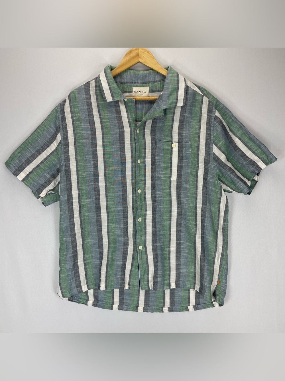 Far Afield Shirt Men’s XL 4 Short Sleeve Button Up Linen Like Cotton Loop Collar